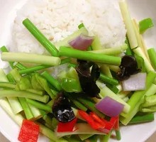 Stir-fried Garlic Shoots with Pork over Rice