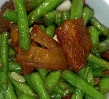 Stir-fried string beans with meat