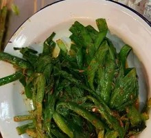 Stir-fried Water Snail with Leeks