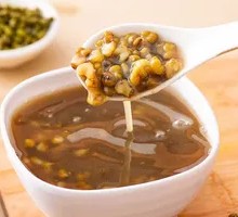 Cooling and Sweet Mung Bean Porridge