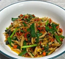 Stir-fried Leek with Freshwater Clam Meat