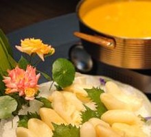 Yellow Soup Bird's Nest Chicken Hot Pot