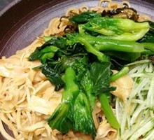 Slow-Cooked Beef Brisket Noodles with Pork Lard