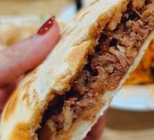 Fatty and Lean Braised Pork in Flatbread