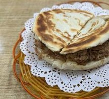 Lean Pork in Sauce with Flatbread
