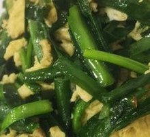 Stir-fried eggs with chives