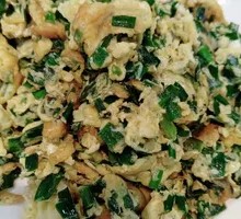 Stir-fried eggs with chives