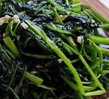 Stir-Fried Water Spinach with Garlic