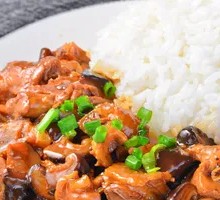 Sliced Chicken with Mushrooms Rice Bowl