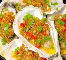 Garlic Steamed Oysters with Rice Noodles