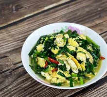 Stir-fried eggs with chives