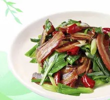 Stir-fried腊肉 with Garlic Greens