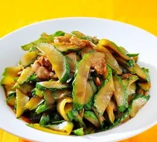 Cucumber and Pork in Wooden Bucket Rice