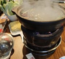 Freshly Sliced Qingyuan Chicken Pot with Wuzhi Maotao Broth