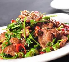 Stir-Fried Beef with Yellow Onion