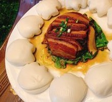 Steamed Pork in Mantou