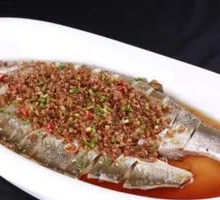 Golden Sauce Steamed Big Silver Carp