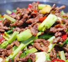 Stir-Fried Beef with Yellow Onion