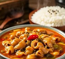 Sour Cabbage and Pork Intestine Clay Pot Rice