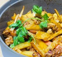 Three-Sauce Stewed Frog and Chicken