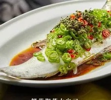 Fresh Flower Pepper Steamed Large Catfish