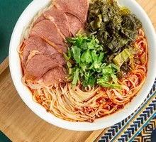 Sour Cabbage Beef Knife-Shaved Noodles