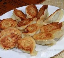 Pan-fried Pork Dumplings with Sauerkraut