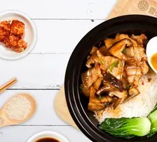 Braised Pork with Mushroom Baozi Rice