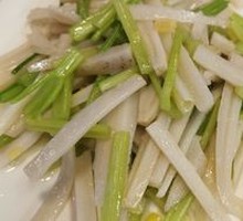 Bamboo Shoots Stir-fried with Water Chestnut Slices
