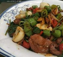 Stir-Fried Beef with Yellow Onion
