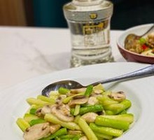 Stir-fried Fresh Bamboo Shoots with Mushrooms