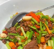 Stir-Fried Beef with Yellow Onion
