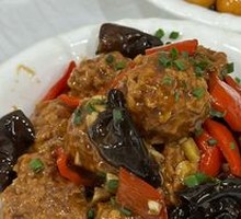 Braised Pork Balls in Yellow Sauce