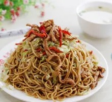 Stir-Fried Noodles with Shredded Meat