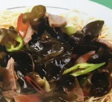 木耳炒牛肉盖浇面