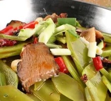 Braised Pork with Lettuce