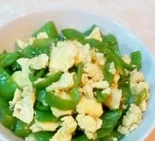 Green Pepper and Egg Rice Bowl