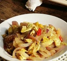Onion and Egg Fried Rice Bowl