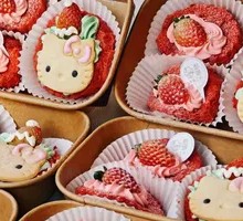 Strawberry Hug Roll