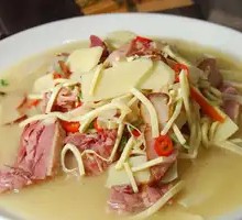 Braised Duck with Lotus Root in Mini Pot