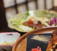 Grilled Live Eel by Huahuo