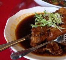 Crab-Flavored Pig Trotter