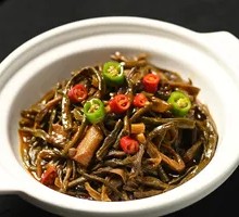 Stewed Dried Green Beans in Pot