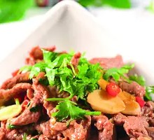 Stir-Fried Beef with Yellow Onion