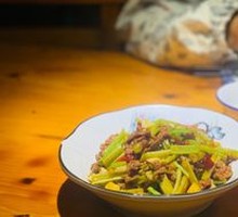 Stir-Fried Beef with Yellow Onion