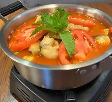 Yunnan-Guizhou Sour Soup Hot Pot with Black Fish Slices