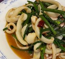 Stir-fried Fresh Squid with Leek Flowers