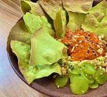 Spinach Crisp with Red Pepper Hummus