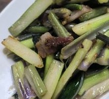 Preserved pork stir-fried with mustard greens