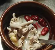 String Bean and Pig's Trotter Soup